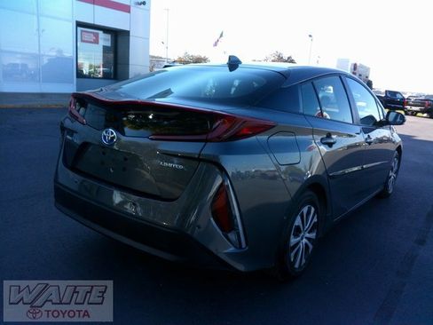 Certified 2022 Toyota Prius Prime Limited image 2