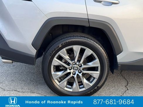 Used 2023 Toyota RAV4 XLE Premium image 40