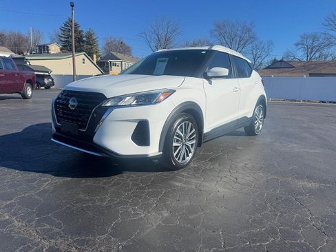 Used 2024 Nissan Kicks SV image 3