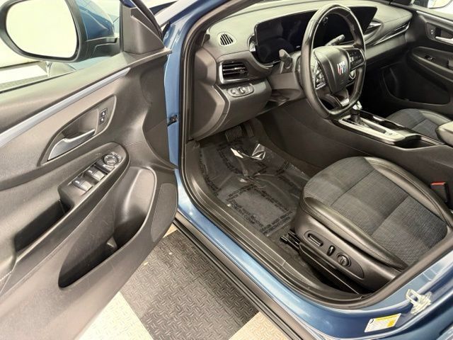Used 2025 Buick Envista Preferred w/ Convenience I Package FWD image 30