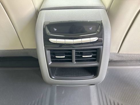 Used 2022 Cadillac XT5 Premium Luxury w/ Technology Package AWD/4WD image 26