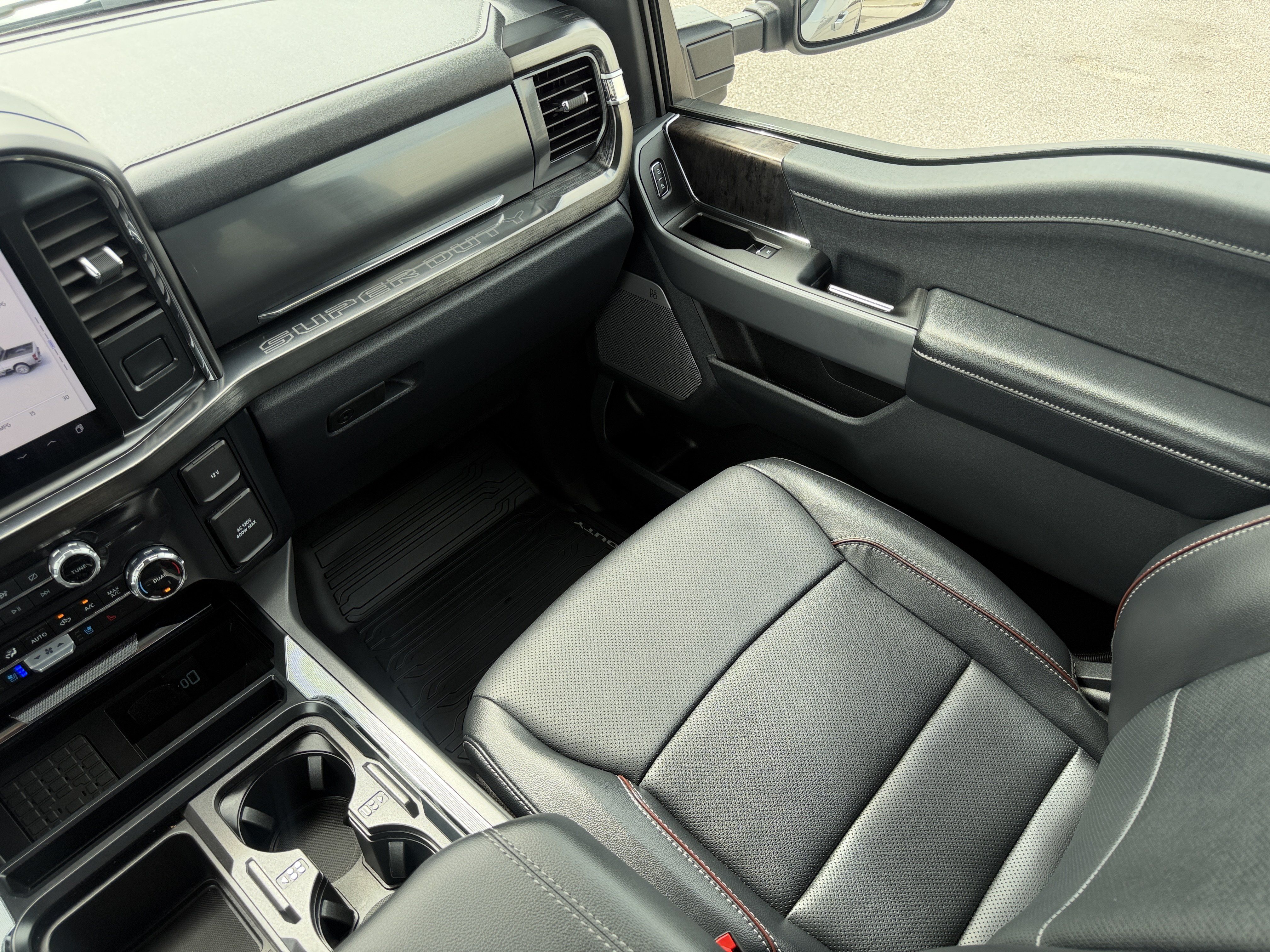 Used 2024 Ford F350 Lariat w/ Black Appearance Package AWD/4WD image 16