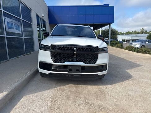 Used 2025 Lincoln Navigator Reserve AWD/4WD image 13