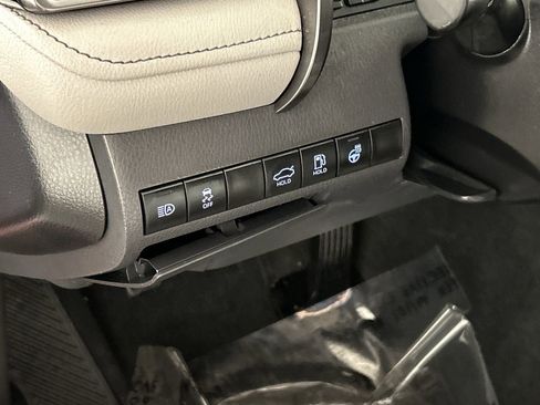 Used 2022 Toyota Camry SE image 12