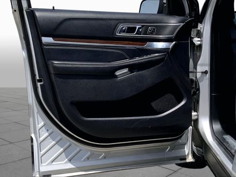 Used 2019 Ford Explorer Limited w/ Class III Trailer Tow Package FWD image 21