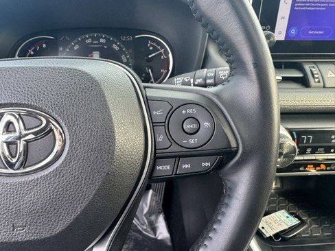 Used 2023 Toyota RAV4 XLE Premium image 17