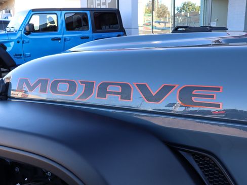 Used 2024 Jeep Gladiator Mojave w/ Technology Group image 17