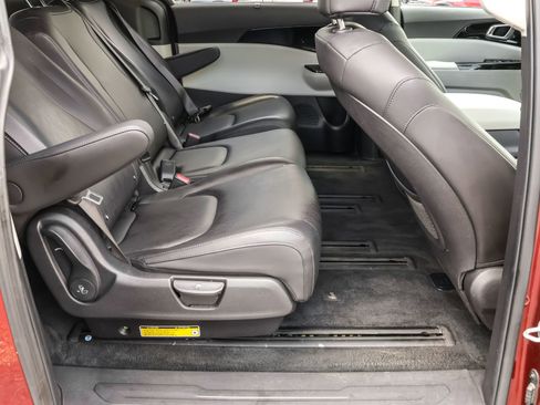 Used 2023 Kia Carnival SX image 36