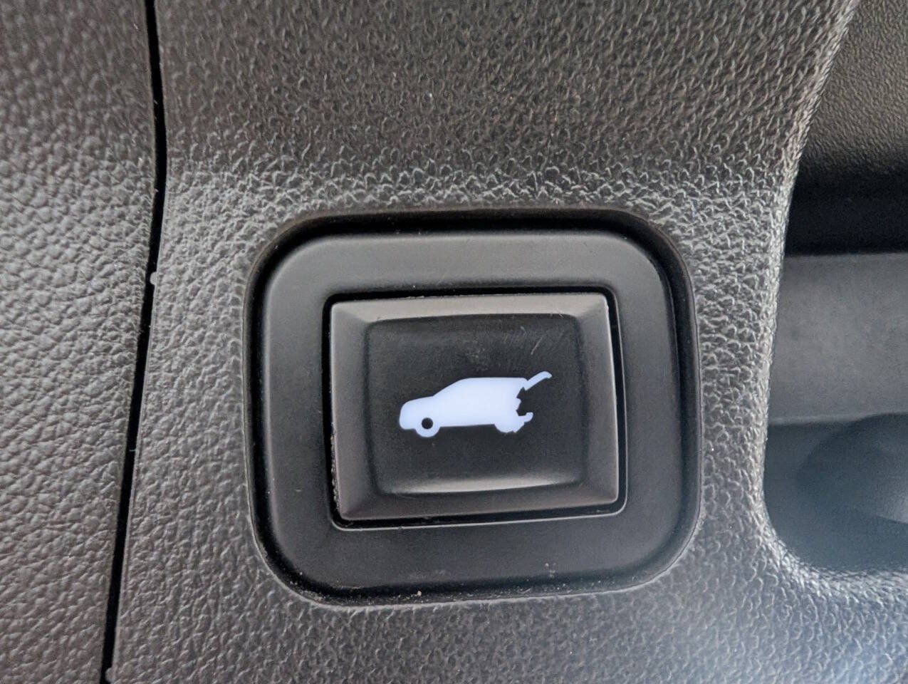 Used 2017 GMC Acadia SLE AWD/4WD image 18