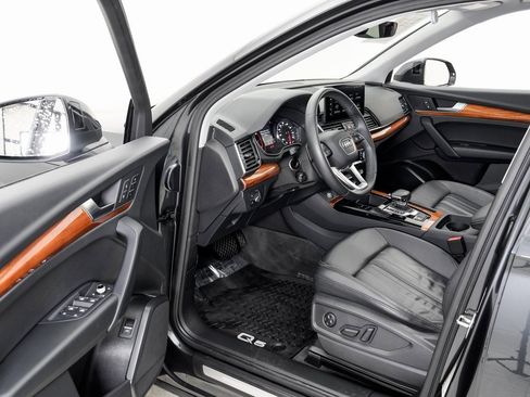 Used 2023 Audi Q5 2.0T Premium w/ Convenience Package image 7