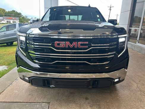 Used 2023 GMC Sierra 1500 SLT w/ SLT Premium Plus Package AWD/4WD image 3