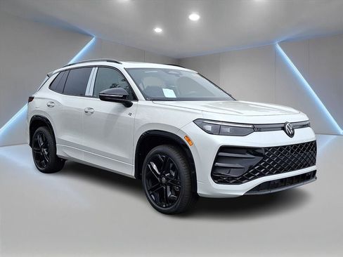 New 2026 Volkswagen Tiguan SE R-Line AWD/4WD image 1