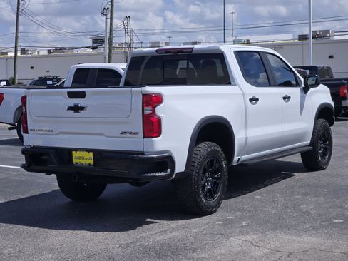 Used 2024 Chevrolet Silverado 1500 ZR2 w/ Technology Package image 5