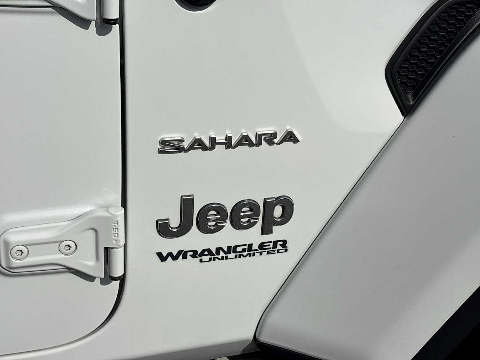 Used 2020 Jeep Wrangler Unlimited Sahara AWD/4WD image 31