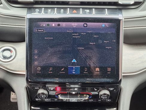 Used 2025 Jeep Grand Cherokee Limited w/ Black Appearance Package AWD/4WD image 20