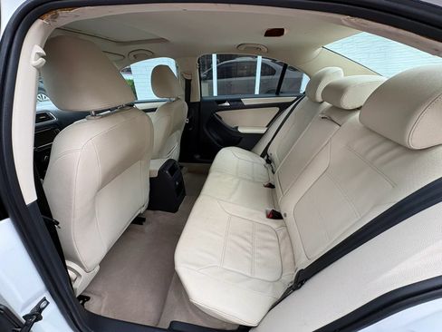 Used 2011 Volkswagen Jetta SE FWD image 20