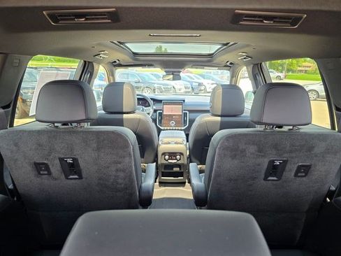 Used 2024 GMC Acadia Denali AWD/4WD image 11