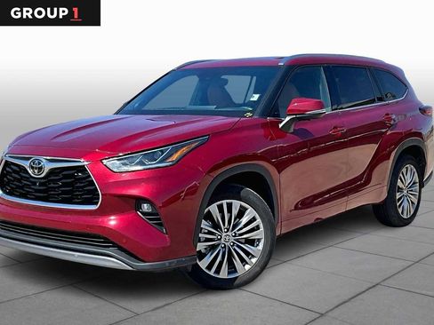 Used 2023 Toyota Highlander Platinum image 1