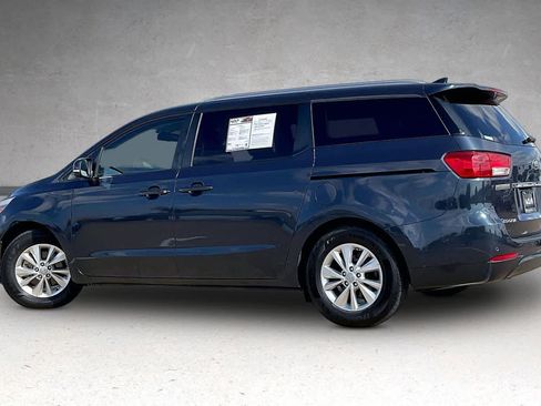 Used 2017 Kia Sedona LX w/ LX Essentials Premium Package FWD image 4