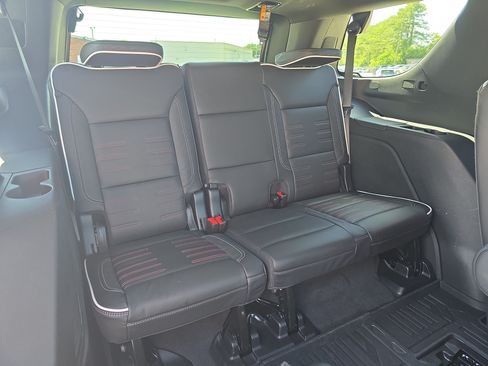 Used 2026 GMC Yukon AT4 Ultimate AWD/4WD image 12