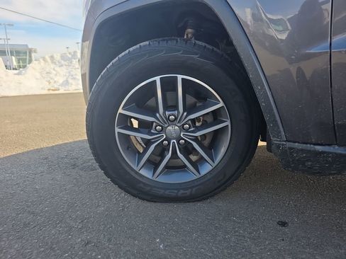 Used 2018 Jeep Grand Cherokee Limited image 14