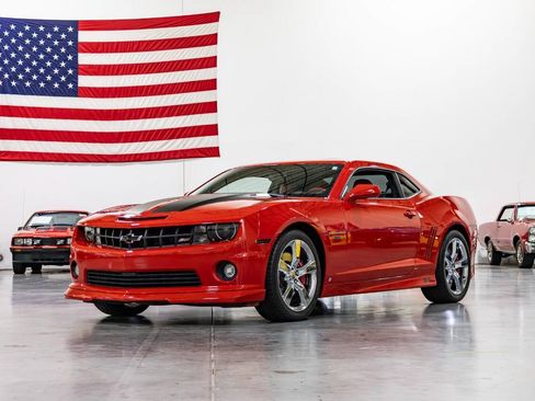 Used 2010 Chevrolet Camaro SS w/ RS Package RWD image 1