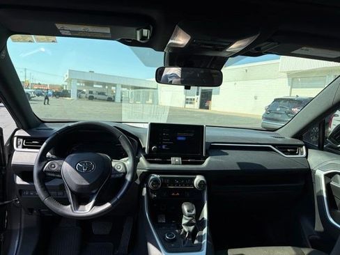 Used 2024 Toyota RAV4 SE w/ Convenience Package AWD/4WD image 14