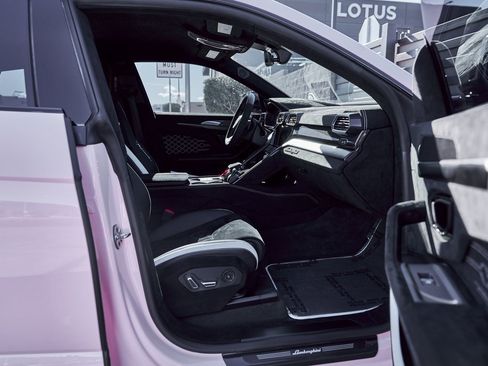 Used 2024 Lamborghini Urus Performante image 32