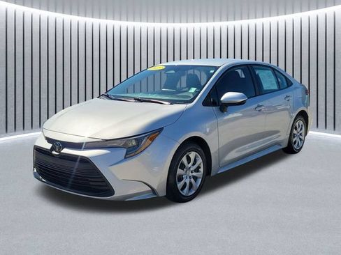 Used 2023 Toyota Corolla LE FWD image 3