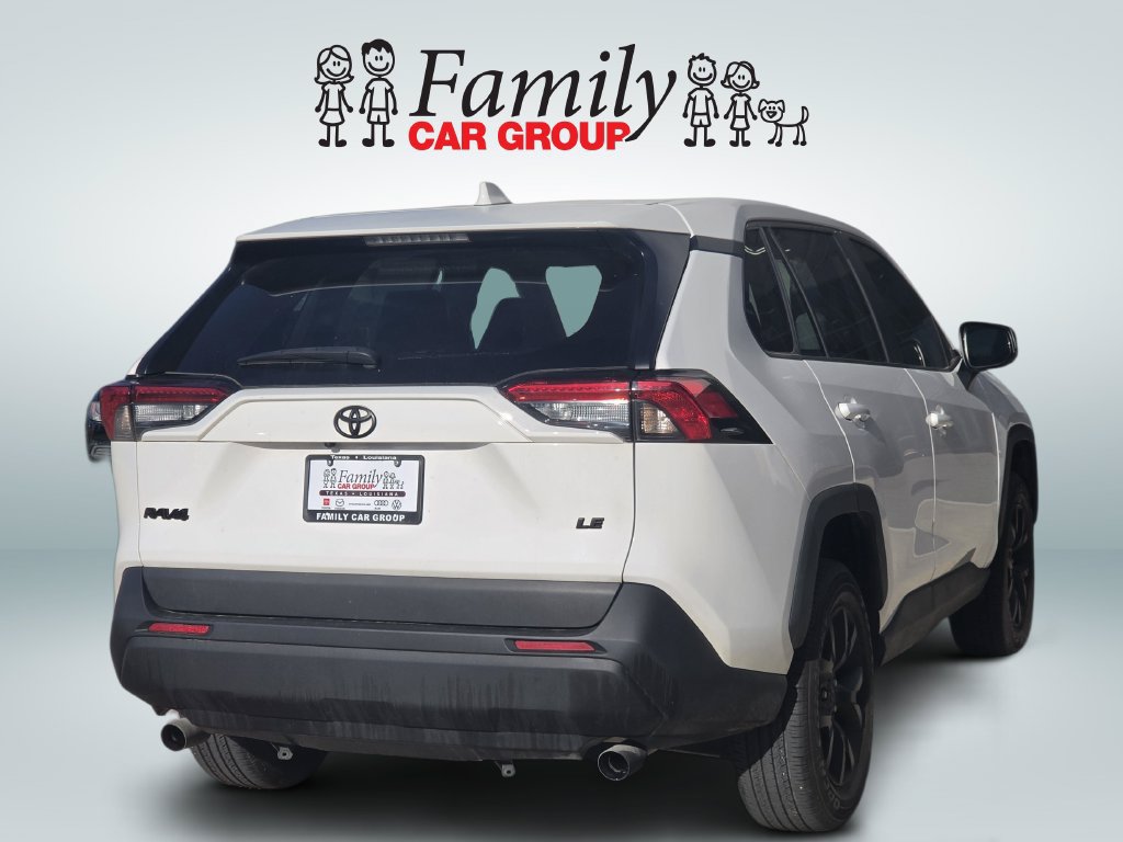 Used 2023 Toyota RAV4 LE FWD image 4