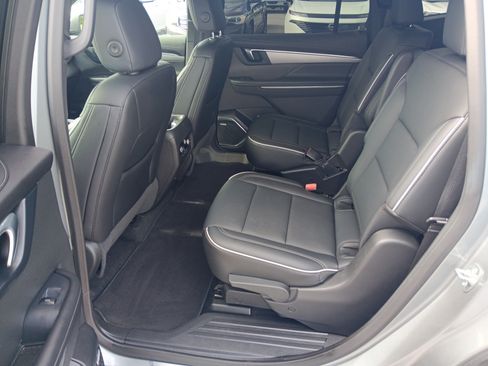 Used 2025 Buick Enclave Preferred AWD/4WD image 16