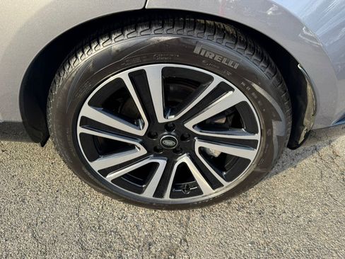 Used 2023 Land Rover Range Rover SE image 12