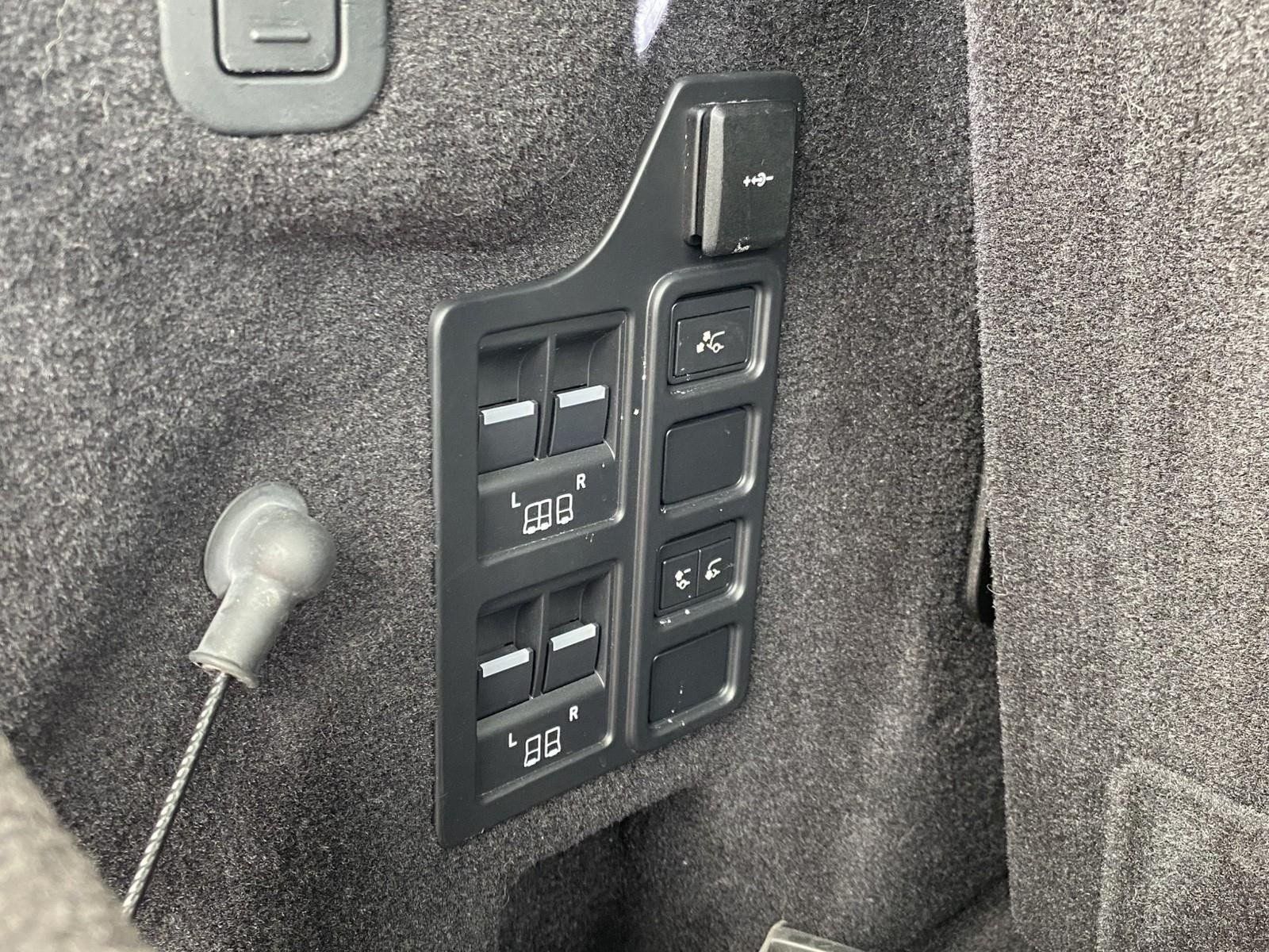 Used 2021 Land Rover Discovery HSE R-Dynamic AWD/4WD image 19