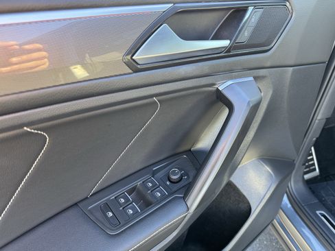 Used 2022 Volkswagen Tiguan SE R-Line image 14