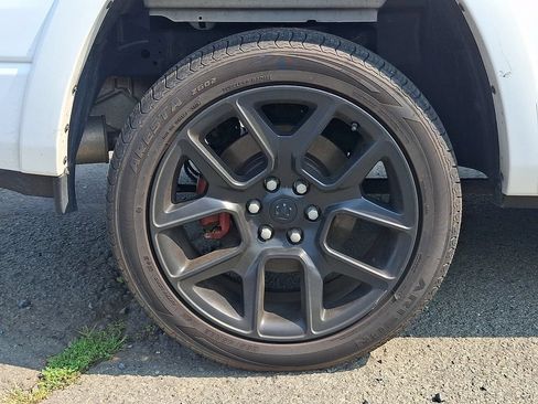 Used 2022 RAM 1500 Laramie AWD/4WD image 12