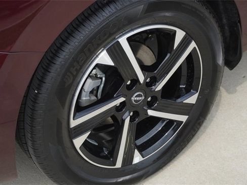 Used 2025 Nissan Sentra SV image 9