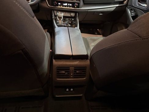 Certified 2025 Nissan Rogue SV image 29