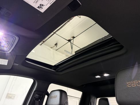 Used 2022 Chevrolet Silverado 1500 High Country w/ High Country Premium Package image 33