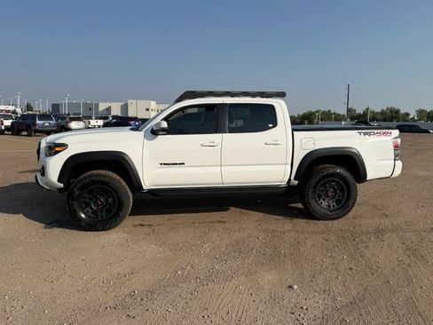 Used 2023 Toyota Tacoma TRD Off-Road w/ Technology Package AWD/4WD image 2