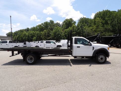 Used 2017 Ford F550 2WD Regular Cab Super Duty image 9