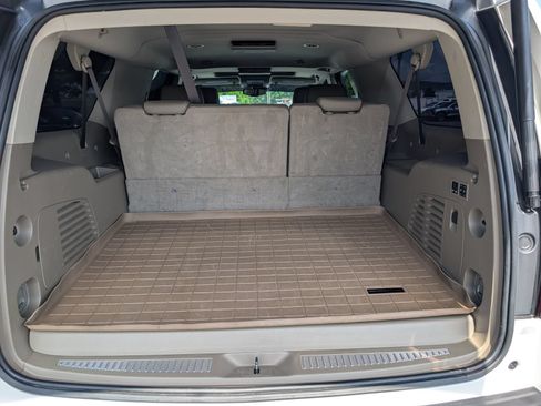 Used 2019 Chevrolet Suburban Premier AWD/4WD image 34