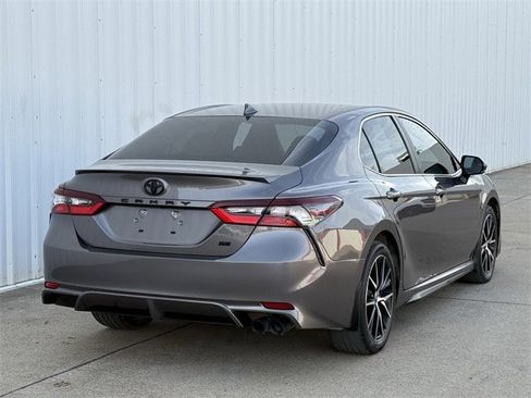 Used 2024 Toyota Camry SE image 4