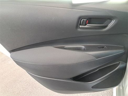 Used 2022 Toyota Corolla LE image 13