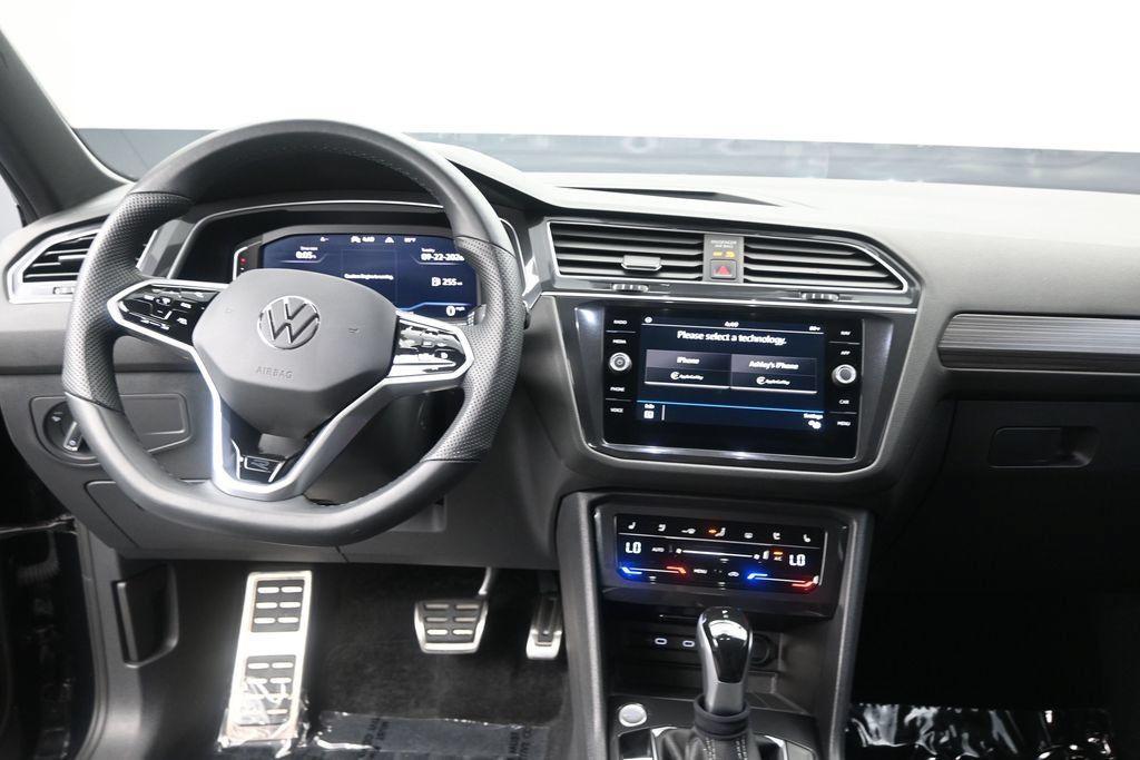 Used 2024 Volkswagen Tiguan SEL R-Line AWD/4WD image 15