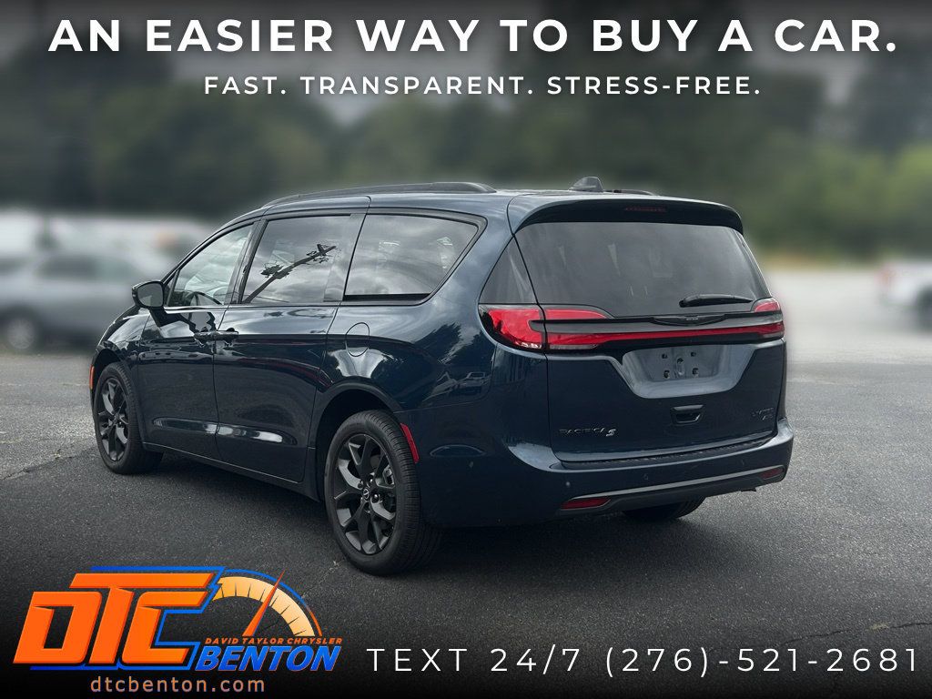 Used 2025 Chrysler Pacifica Limited AWD/4WD image 7