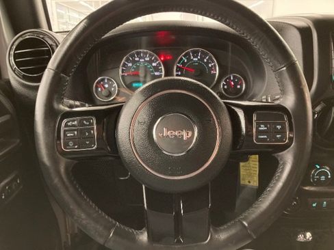 Used 2015 Jeep Wrangler Unlimited Sahara w/ Dual Top Group image 26