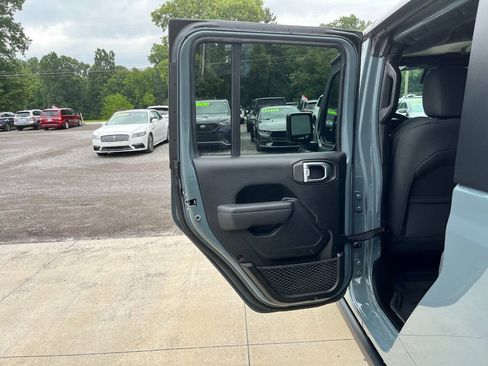 Used 2024 Jeep Gladiator Sport AWD/4WD image 21