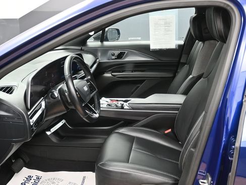 Used 2024 Cadillac Lyriq Tech RWD image 11
