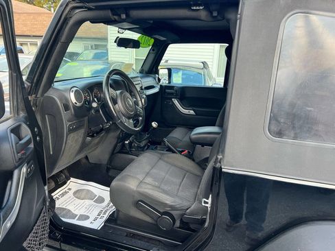 Used 2012 Jeep Wrangler Rubicon w/ PWR Convenience Group image 12