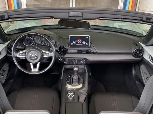 Used 2017 MAZDA MX-5 Miata Club image 19